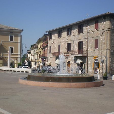 מלון אסיסי Piazza Degli Angeli מראה חיצוני תמונה