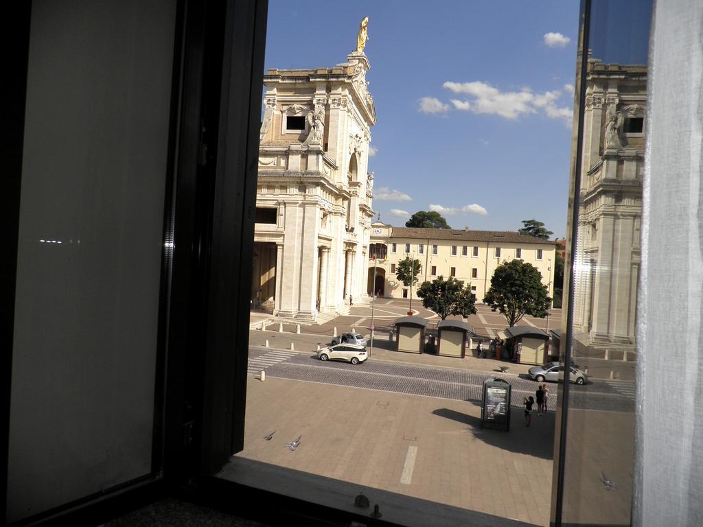 מלון אסיסי Piazza Degli Angeli מראה חיצוני תמונה