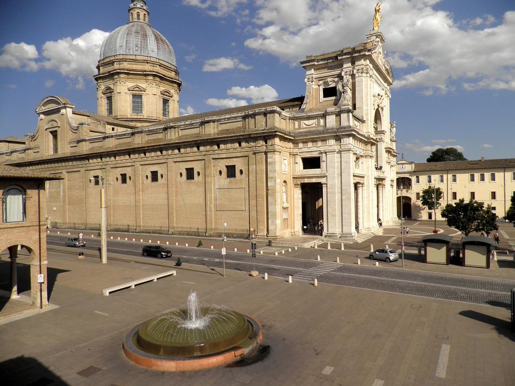 מלון אסיסי Piazza Degli Angeli מראה חיצוני תמונה